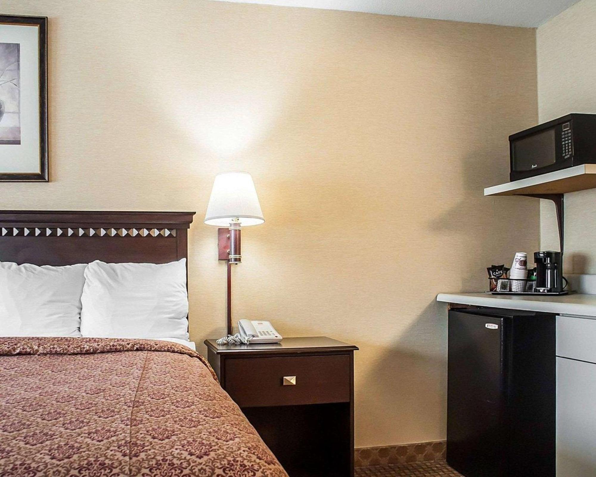 Econo Elmira-corning Lodge Fisherville